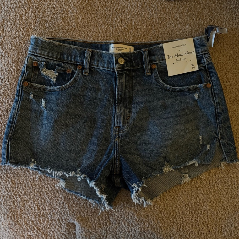 Abercrombie Mid Rise Mom Short